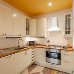 Joivy Colorful Apt For 6, 5 Mins From Piazza Corvetto