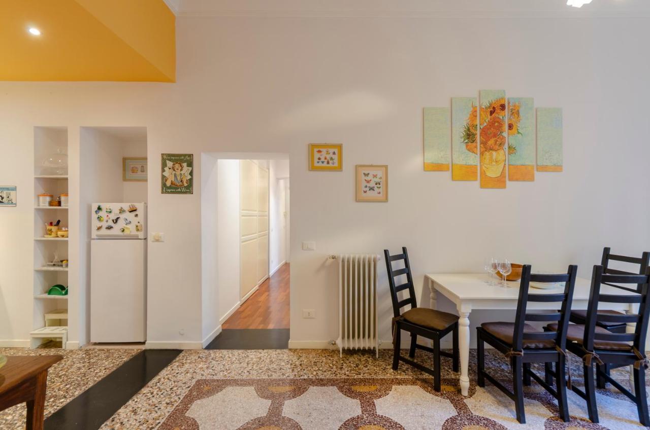 Joivy Colorful Apt For 6, 5 Mins From Piazza Corvetto Genua