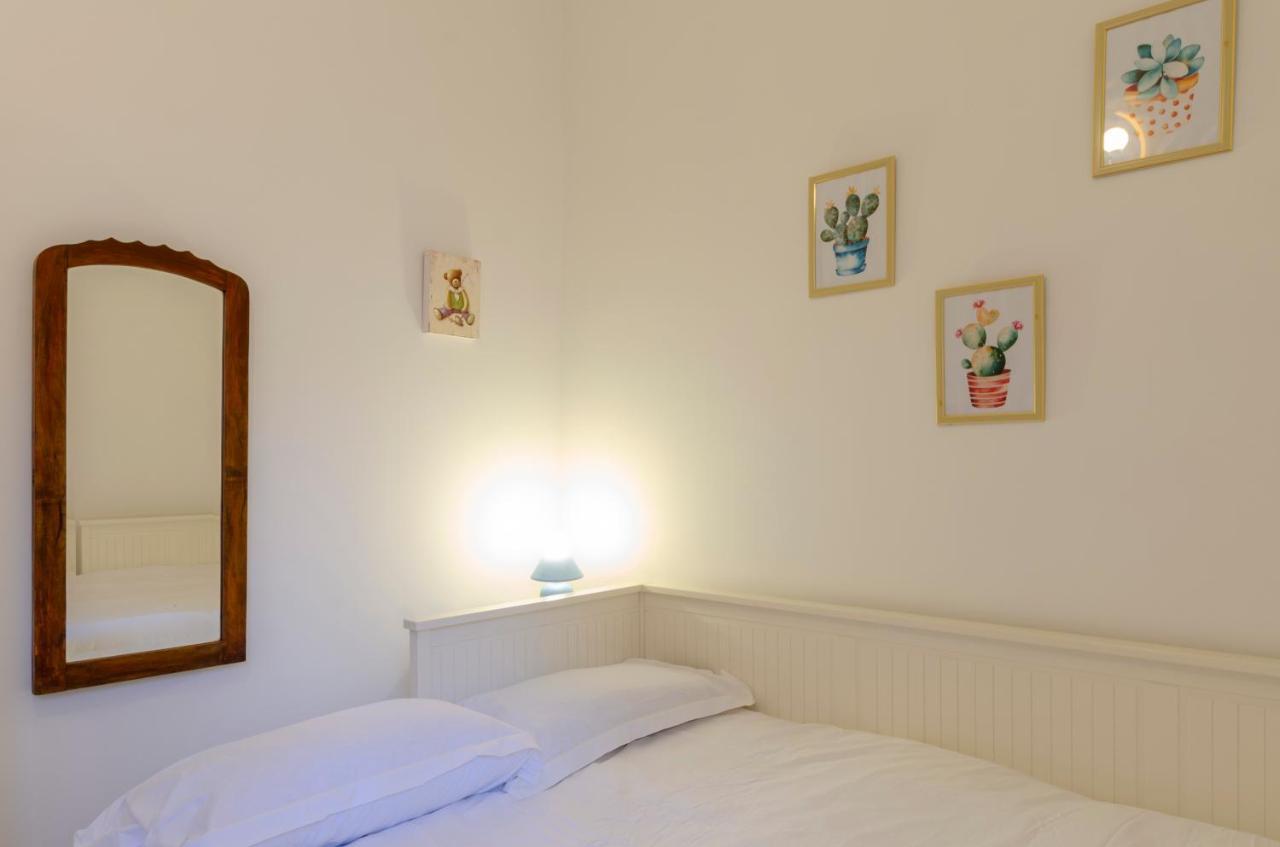Joivy Colorful Apt For 6, 5 Mins From Piazza Corvetto Genua