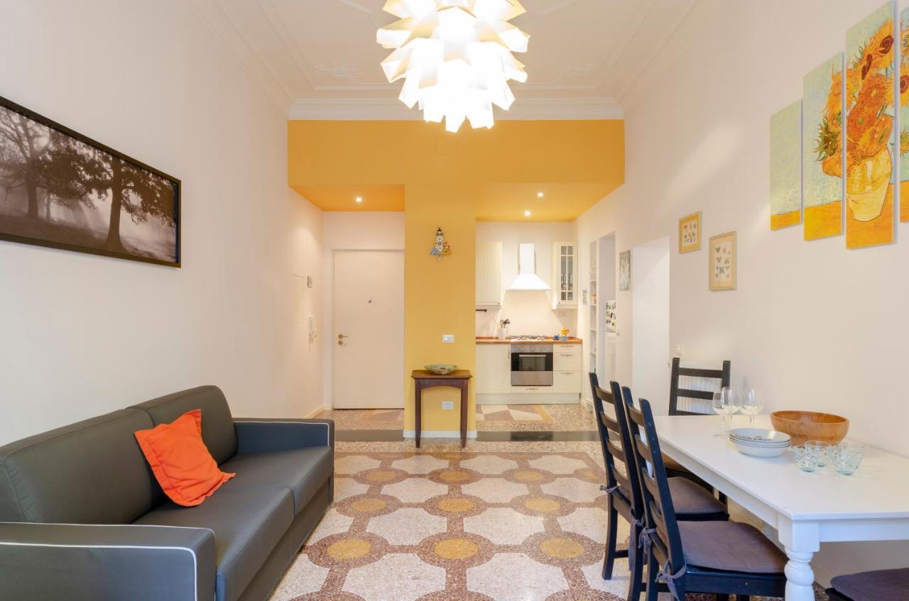 Joivy Colorful Apt For 6, 5 Mins From Piazza Corvetto Apartment Genua